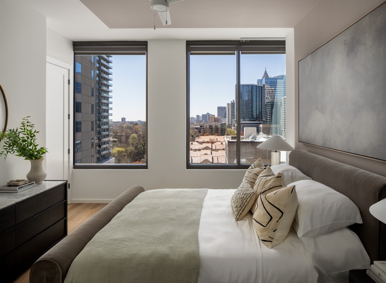TheJuniperReserve_LuxuryApartmentCommunity_Bedroom_MidtownGA