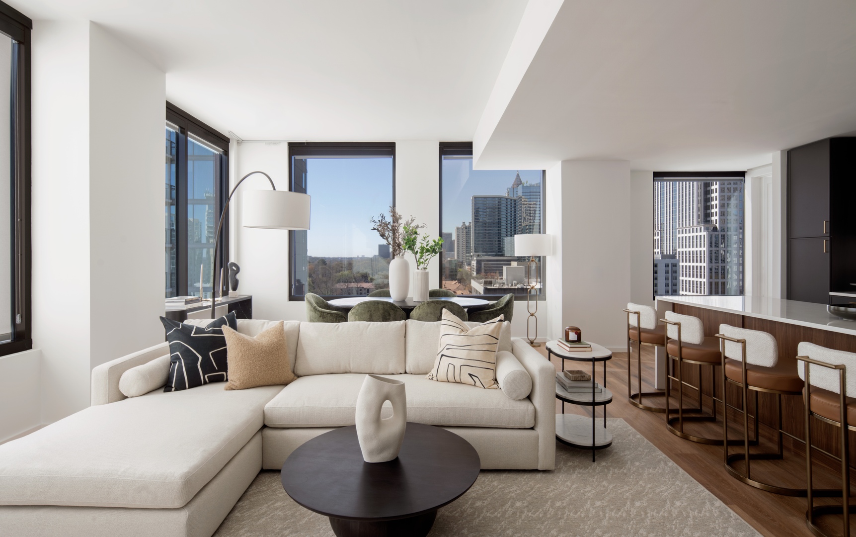 TheJuniper_LuxuryApartmentCommunity_LivingRoom_MidtownGA