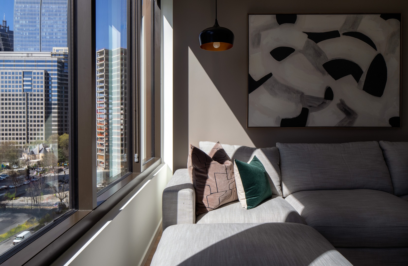 TheJuniper_LuxuryApartmentCommunity_Bedroom_MidtownGA